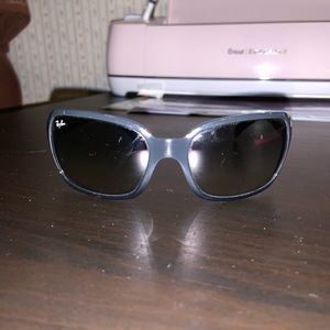 Ray-Ban RB 4068 Sunglasses